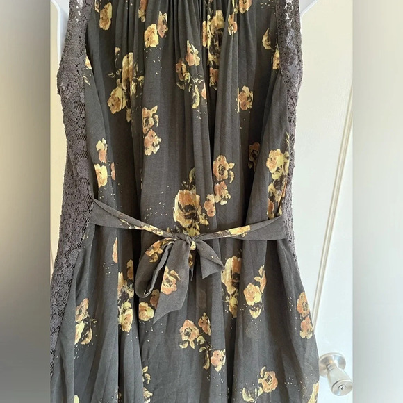 Free  People Gray Floral Accordion
Dress With Lace Trim, size XS - Picture 8 of 15